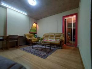 a living room with a couch and a table at Appartement Paris près de Gare de Lyon in Paris