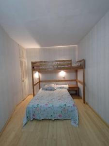 a bedroom with a bed and a wooden floor at Appartement Paris près de Gare de Lyon in Paris