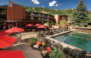 Bazén v ubytování Aspen Square Condominium Hotel nebo v jeho okolí