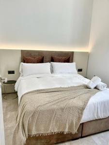 Posteľ alebo postele v izbe v ubytovaní Tennessee Urban Suites