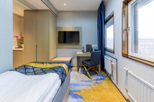 TV a/nebo společenská místnost v ubytování Livington Hotel