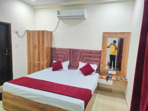 Легло или легла в стая в HOTEL RAJ - Near RAILWAY STATION , HARIDWAR