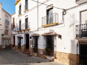 a street with white buildings and balconies at Mesón La Hospedería in Cómpeta