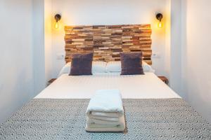 A bed or beds in a room at Alohamundi Molino