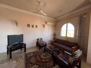 TV a/nebo společenská místnost v ubytování Harmony House Luxor
