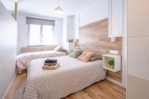 Postel nebo postele na pokoji v ubytování CARTAGENAFLATS, Apartamentos Anfiteatro Romano 5B + 18 fotografií