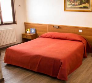 Postel nebo postele na pokoji v ubytování Hotel Ristorante Cigno - Camere and Aparthotel