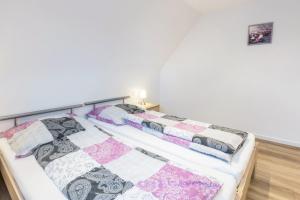 Postel nebo postele na pokoji v ubytování Ferienwohnung Katzmaier