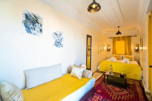 Un ou plusieurs lits dans un hébergement de l'établissement ArtHouse Cinema Hotel
