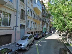 a street with cars parked on the side of a building at Centrooms Kropivnizkogo Mini-Hotel in Kyiv