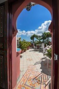 Dar Meziana tesisinde bir balkon veya teras