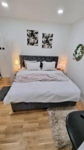 Postel nebo postele na pokoji v ubytování PLACE 4 U Studio Center