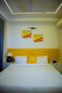 Katil atau katil-katil dalam bilik di Lime Tree Luxury Studio - Service Apartment Near Artemis Hospital ,Gurgaon