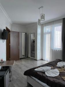 TV a/nebo společenská místnost v ubytování Nana's Hotel Tchaikovsky Street 34