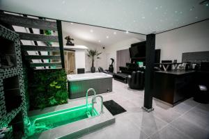 a living room with a tub and an aquarium at Mezza 47 spa in Précy-sur-Oise