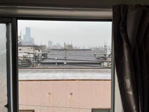 大阪魔力民泊的阳台或露台