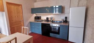 Kuchyňa alebo kuchynka v ubytovaní Appartements et studio rénovés en 2022, Intra Muros Avignon