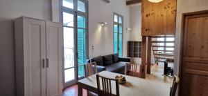 Posedenie v ubytovaní Appartements et studio rénovés en 2022, Intra Muros Avignon