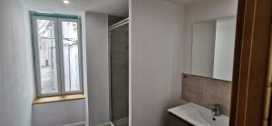 Kúpeľňa v ubytovaní Appartements et studio rénovés en 2022, Intra Muros Avignon