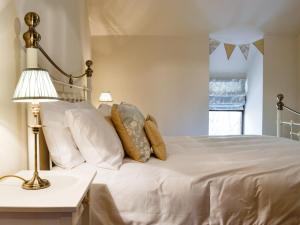 Postel nebo postele na pokoji v ubytování Maybill Cottage