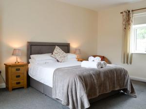 Кровать или кровати в номере Liftingstane Cottage