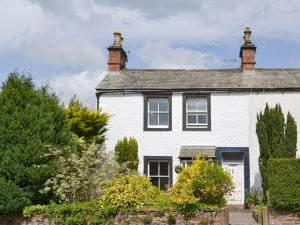 a white house with two chimneys at Brunswick Cottage in Appleby