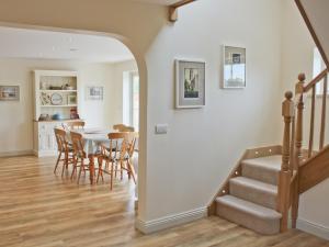 a dining room and kitchen with a table and chairs at The Owl House in Bishops Waltham