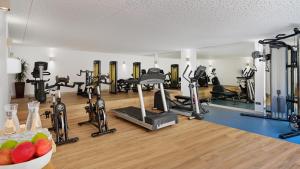 a gym with bikes and exercise equipment in a room at Hotel Saratoga in Palma de Mallorca