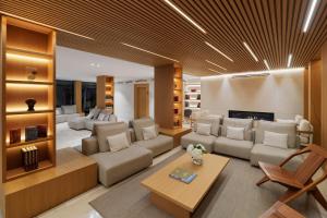 a living room with a couch and a table at Hotel Saratoga in Palma de Mallorca