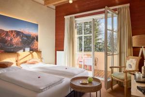 Postel nebo postele na pokoji v ubytování Dolomit Boutique Hotel
