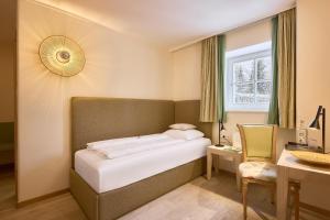 Postel nebo postele na pokoji v ubytování Dolomit Boutique Hotel