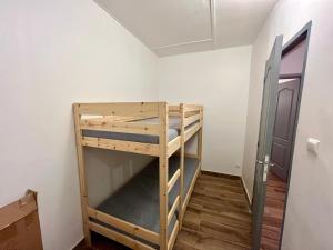 Poschodová posteľ alebo postele v izbe v ubytovaní Dakar cosy maison avec terrasse by immo kit bnb