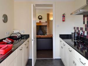 A cozinha ou kitchenette de Holly Lodge