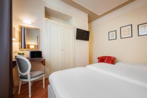 Postel nebo postele na pokoji v ubytování Hotel Embassy