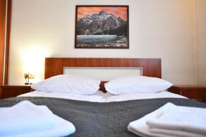 Posteľ alebo postele v izbe v ubytovaní Apartament Granit