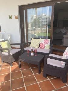 Posezení v ubytování Marina Dor - Cala Egos- Sunny ground floor apartment with large garden