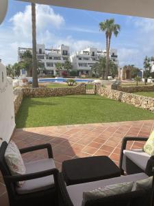 Posezení v ubytování Marina Dor - Cala Egos- Sunny ground floor apartment with large garden