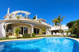 Πισίνα στο ή κοντά στο Luxury Vilamoura Villa 4 Bedrooms Villa Corvo Billiards