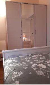 Ένα ή περισσότερα κρεβάτια σε δωμάτιο στο Superbe vue sur l'océan, accès direct à la plage