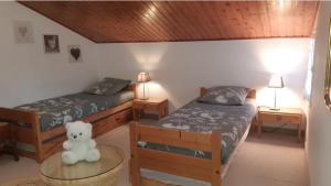 Ένα ή περισσότερα κρεβάτια σε δωμάτιο στο Superbe vue sur l'océan, accès direct à la plage +16 φωτογραφίες