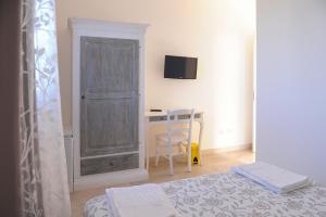 Μια τηλεόραση ή/και κέντρο ψυχαγωγίας στο Villa Sofia Bed and Breakfast +22 φωτογραφίες