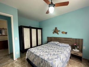a bedroom with a bed and a ceiling fan at Rental Home Praia Grande in Arraial do Cabo