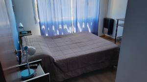 a bedroom with a bed and a large window at Alquileres Pedro in Olavarría