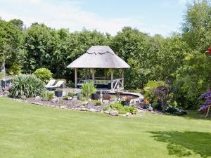a gazebo in the middle of a yard at The Cottage in Fairlight