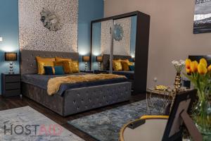 Postel nebo postele na pokoji v ubytování V68 Design Apartment - hostAID