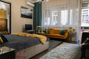 Postel nebo postele na pokoji v ubytování V68 Design Apartment - hostAID