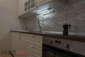 Kuchyň nebo kuchyňský kout v ubytování V68 Design Apartment - hostAID
