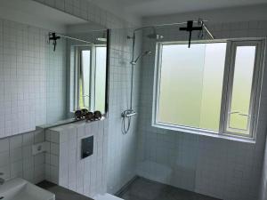 Koupelna v ubytování Óspaksstaðir- New Renovated Farm in Hrútafjörður + 37 fotografií