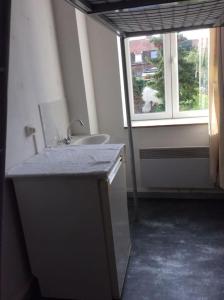 Η κουζίνα ή μικρή κουζίνα στο Petite chambre