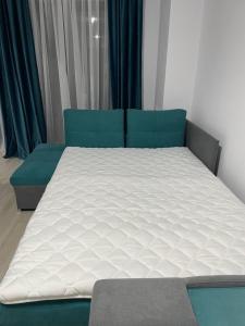 Un pat sau paturi într-o cameră la Moghioros Park Residence DUM4